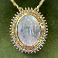 COLAR N.S. GUADALUPE MADRE PÉROLA GOLD